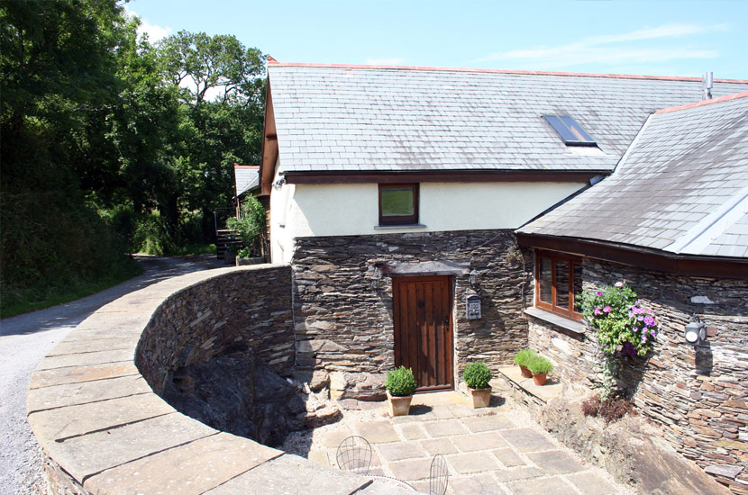 Foales Lee Farm B&B guest entrance & patio area
